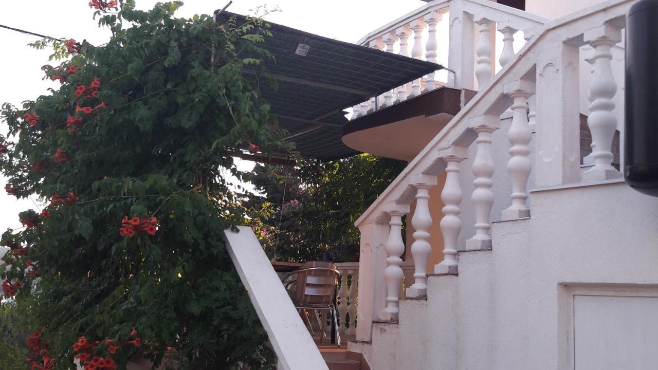 Apartment Ana Gornji Karin Exterior photo