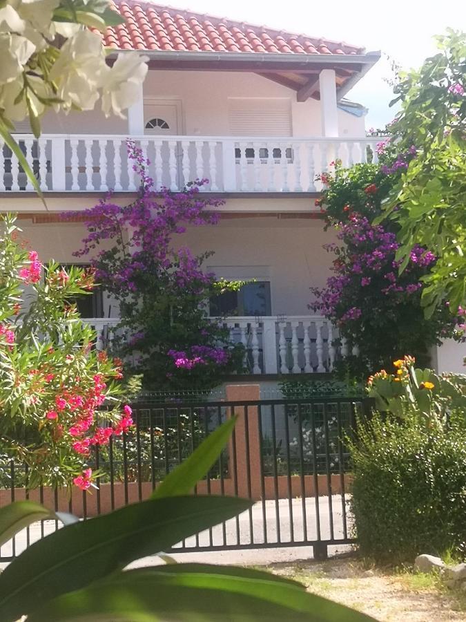 Apartment Ana Gornji Karin Exterior photo